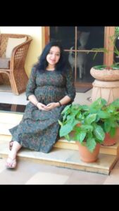 Chandra Lakshman Instagram - Pretty florals in soft cotton maternity dresses.. Totally loved the fit and material.. Thanks so much for the love @loving_mom_maternity__kidswear ❤️❤️ #moongirl #maternitywear #momtobe #collaboration #actor Kochi, India