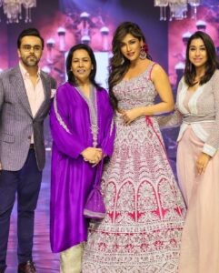 Chitrangada Singh Instagram - Such a dazzling night with the @neerusindia winter collection .. 
loved wearing this gorgeous completely handwoven Swarovski crystals bridal lehenga ..🌟💫 💛
.
.
Makeup by @sadhnasingh1 
Hair by @hairbyrajabali
Photographer: @vipulmathurphotography