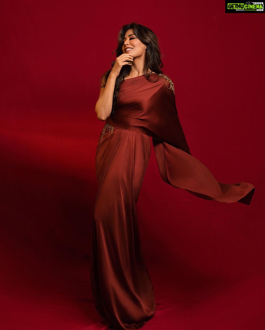 Chitrangada Singh Instagram - ❤️❤️❤️ For the event in 👗 @shantanunikhil @snbyshantanunikhil Makeup @yashaswinigupta_makeup Hair @pushkinbhasin Jwellery @outhousejewellery Styled by @eshaamiin1 📸 by @yashasvisharma