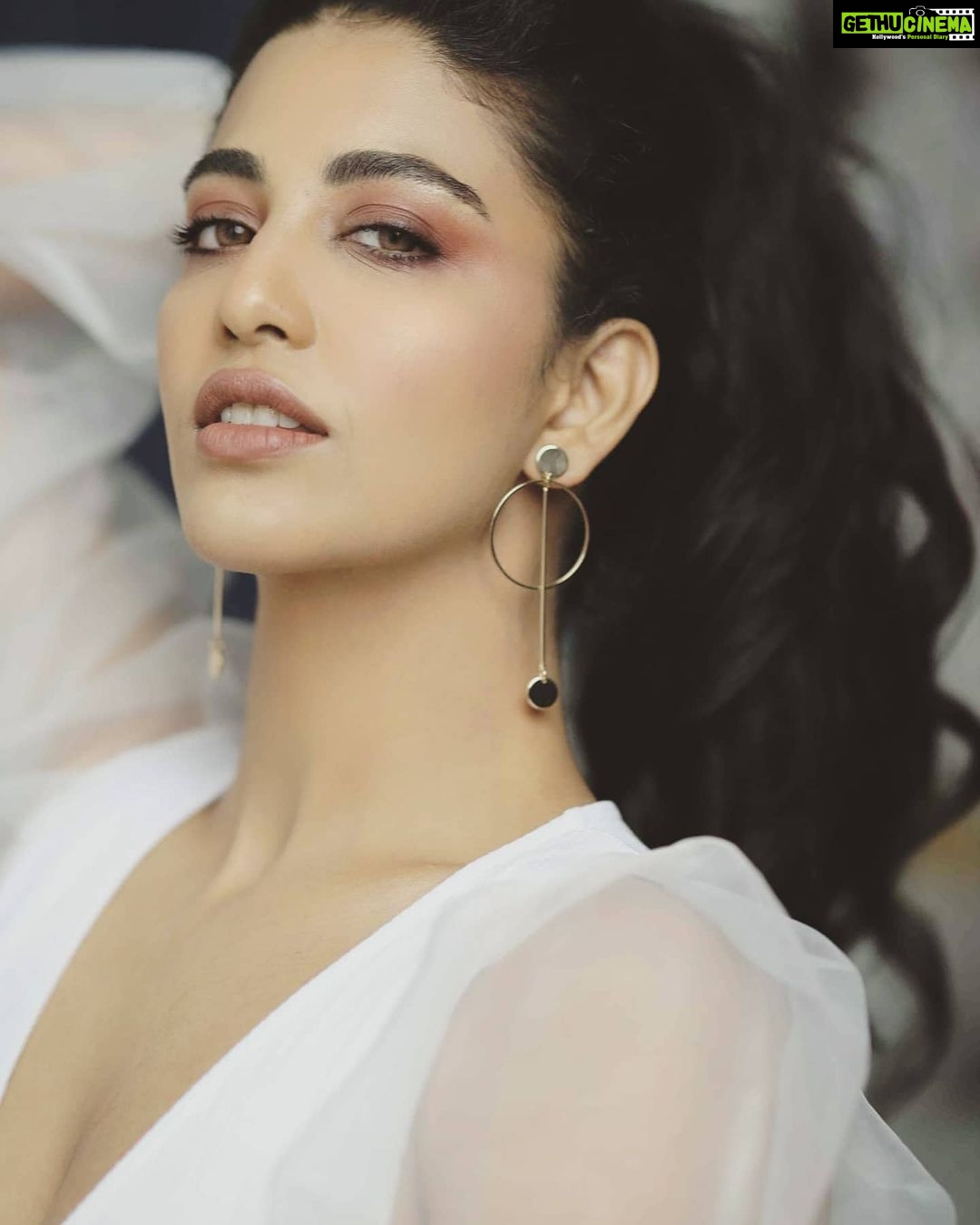 Daksha Nagarkar Instagram - Be the woman you needed as a girl 👑 📷:@nikkhil_bareli 👗 :@prasanna.dantuluri 💄:@ronan_mili #dakshanagarkar #love #loved #lovethem #motivationalquotes #motivational #motivacion #inspired #inspiration #inspiração #gogetter #hardworkpaysoff💪 #hardwork #life #zindagi #doityourself #women #womenempowerment #womeninbusiness #girlswholift #girlboss #girly #strongnotskinny #strongwomen #strongwoman #happy #instahair #instagram #pic #pictureoftheday
