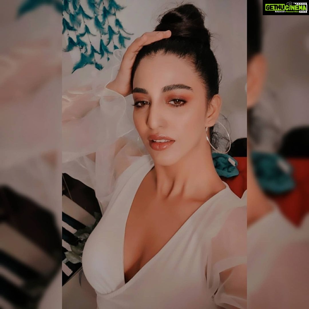 Daksha Nagarkar Instagram - Finessin' 💋💄👑 #grace #elegance #queen #queens #vogue #lover #lovestory #love #instalove #lovemyjob #beaut #beauty #beautifulgirls #beautiful #memesdaily #happy #happytime #fashionstyle #fashionphotography #fashionable #fashiongram #fashionpost #instaart #instafood #instaquote #instamusic #instafit #instalife #instaartist #dakshanagarkar