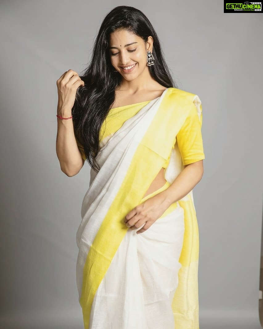 Daksha Nagarkar Instagram - Candid... Look test for my next(guess which industry)... Not allowed to share actual pictures... Simple 🤪, no make up, indian... Styled: @navyaaa._.naidu 📷: @brownboyvlogs_ #dakshanagarkar #indian #saree #simple #nomakeupchallenge #happy #love #dakshanagarkar😍 #instagram #instapic #pictureoftheday #candid