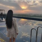 Daksha Nagarkar Instagram - Mi sciogli... ❤️❤️❤️ #breathe #dakshanagarkar #happy #sunset #love #instadaily #photooftheday #instagram #instamood #ilovemyjob