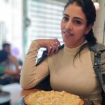 Daksha Nagarkar Instagram - My life, movies and pizzas.... Swipe because I couldn't decide on one, you tell me which one is better and btw happppppppppyyyyyyyyyyyyy new year everyone.... #dakshanagarkar #food #foodporn #foodstagram #love #happy #happynewyear2020 #insta #photography #photooftheday #happiness #instafollow #foodlover #soulfood #memes Madeira Oysterbar & pizza