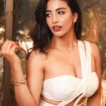 Daksha Nagarkar Instagram - maybe I am not taking their road but it’s not a rule Maybe up for you to judge but not for you to touch Looking back at this lane there ain’t many I can follow but what’s the point of everything if I end up hollow — poem by daksha . . . 📸 @pranav.foto 👗 @manogna_gollapudi 💄 @pixelperfectmakeup_visali #dakshanagarkar #love #happy #poem #poetry #morals #selfbelief #care #depth #story #instagram #superstar