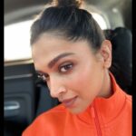 Deepika Padukone Instagram - Here’s how I prepped my skin: 1)Washed my face with cold water. 2)Iced my face [for a quick pick me up]. 3)Patted it dry. 4)Used #AshwagandhaBounce Rejuvenating Moisturiser by @82e.official over my face and neck after activating it in the palm of my hands. 5)Followed it up with #PatchouliGlow Sunscreen Drops [with SPF 40 PA+++] also by @82e.official . PS: Both of these products work beautifully under makeup! #nofilter [Link in Bio]