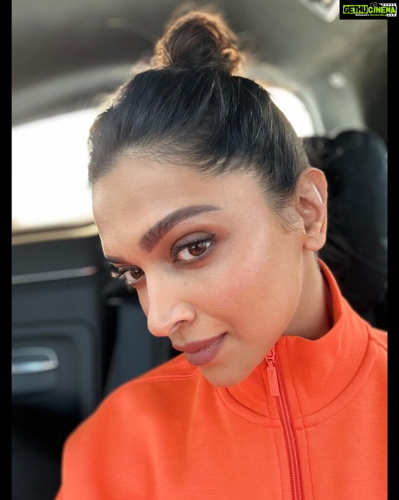 Deepika Padukone Instagram - Here’s how I prepped my skin: 1)Washed my face with cold water. 2)Iced my face [for a quick pick me up]. 3)Patted it dry. 4)Used #AshwagandhaBounce Rejuvenating Moisturiser by @82e.official over my face and neck after activating it in the palm of my hands. 5)Followed it up with #PatchouliGlow Sunscreen Drops [with SPF 40 PA+++] also by @82e.official . PS: Both of these products work beautifully under makeup! #nofilter [Link in Bio]