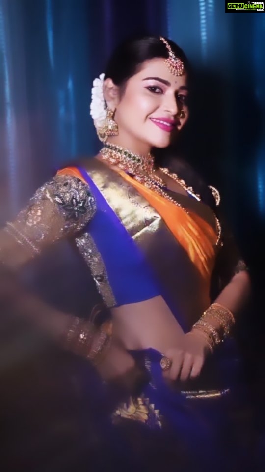 Dharsha Gupta Instagram - 💙Happy Friday💙 M&H- @blossom_bridalstudio Saree- @pachaiyappas_silks Blouse- @j2fashions Jewelry- @new_ideas_fashions @newideasfashions.tnagar Vc- kavinjeyaraj