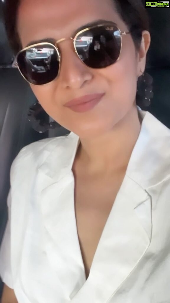 Dhivyadharshini Instagram - 2022 in a reel Even though I was mostly in wheel chair this year I struggled to do some good work and to be seen,I really worked Hard 👍 Thanks to everyone near me who literally carried me to places so that I could do some work Thank you 😍you know who you are ❤️ year end I’m able to stand on my own, good progress😉 Next year I hope and pray that I use very less of wheelchair (Ps this reel is made up of my travel moments of 2022 , happy reel, hope u all like it ) #2022 #ddreels #ddneelakandan #dhivyadharshini #travel #tourism #singapore #malaysia #bali #dubai #gtholidays #holidays #family