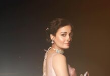 Dia Mirza Instagram - Awards night in my dearest @anitadongre saree and jewellery 💕🙏🏻 #ScreenXAwards #BestActorShortFilm #Gray Congratulations team @yuvaaoriginals @weareyuvaa @tanejamainhoon @sakshirg @puneetruparel @amazonminitv @shreyadhan13 @_slowcheeta_ 🙌🏼🌈✨🐯 HMU @shraddhamishra8 Styled by @theiatekchandaney Photos by @shivamguptaphotography India