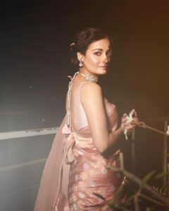 Dia Mirza Instagram - Awards night in my dearest @anitadongre saree and jewellery 💕🙏🏻 #ScreenXAwards #BestActorShortFilm #Gray Congratulations team @yuvaaoriginals @weareyuvaa @tanejamainhoon @sakshirg @puneetruparel @amazonminitv @shreyadhan13 @_slowcheeta_ 🙌🏼🌈✨🐯 HMU @shraddhamishra8 Styled by @theiatekchandaney Photos by @shivamguptaphotography India