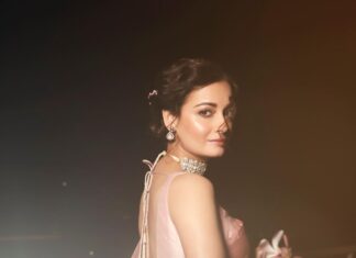 Dia Mirza Instagram - Awards night in my dearest @anitadongre saree and jewellery 💕🙏🏻 #ScreenXAwards #BestActorShortFilm #Gray Congratulations team @yuvaaoriginals @weareyuvaa @tanejamainhoon @sakshirg @puneetruparel @amazonminitv @shreyadhan13 @_slowcheeta_ 🙌🏼🌈✨🐯 HMU @shraddhamishra8 Styled by @theiatekchandaney Photos by @shivamguptaphotography India