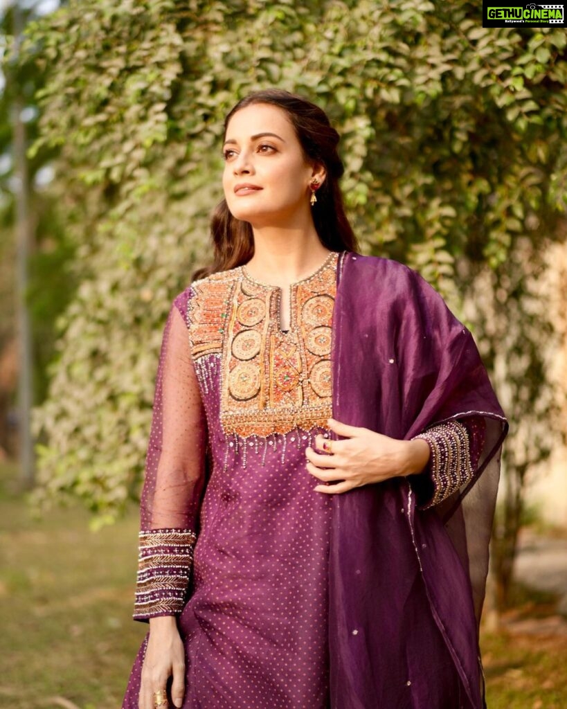 Dia Mirza Instagram - One of the many privileges is the opportunity to share the story of Indian handcraft and textile. For the @jashnerekhtaofficial ‘Rang Baatein’ in Delhi recently i wore this beautiful outfit by @tillabyaratrikdevvarman. ‘THE VINTAGE PROJECT’ uses heirloom embroideries from Kutch and Sindh and repurposes them as one-of-a-kind kurtas and jackets. The yoke of this kurta features Mukka embroidery from Sindh, which is a traditional folk embroidery where gold and silver yarn are plyed and coiled into circular designs that follow a loose geometry. The metallic yarns are couched to the base with red thread and further layered with copper Nakshi and beads. Celebrating our rich legacy of stories, poetry, art and culture that is so nuanced and intricate just like the handwork on this outfit 💜 Styled by @theiatekchandaney Mojris @fizzygoblet Handcrafted jewellery by @shopziddi Hair by @karanrai001 Make Up by @kiran_chhetri92 Managed by @shruti8711 @exceedentertainment Photos by @Sanjib_nex @Happystillz_photography Jashn e Rekhta