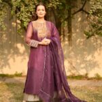 Dia Mirza Instagram - One of the many privileges is the opportunity to share the story of Indian handcraft and textile. For the @jashnerekhtaofficial ‘Rang Baatein’ in Delhi recently i wore this beautiful outfit by @tillabyaratrikdevvarman. ‘THE VINTAGE PROJECT’ uses heirloom embroideries from Kutch and Sindh and repurposes them as one-of-a-kind kurtas and jackets. The yoke of this kurta features Mukka embroidery from Sindh, which is a traditional folk embroidery where gold and silver yarn are plyed and coiled into circular designs that follow a loose geometry. The metallic yarns are couched to the base with red thread and further layered with copper Nakshi and beads. Celebrating our rich legacy of stories, poetry, art and culture that is so nuanced and intricate just like the handwork on this outfit 💜 Styled by @theiatekchandaney Mojris @fizzygoblet Handcrafted jewellery by @shopziddi Hair by @karanrai001 Make Up by @kiran_chhetri92 Managed by @shruti8711 @exceedentertainment Photos by @Sanjib_nex @Happystillz_photography Jashn e Rekhta