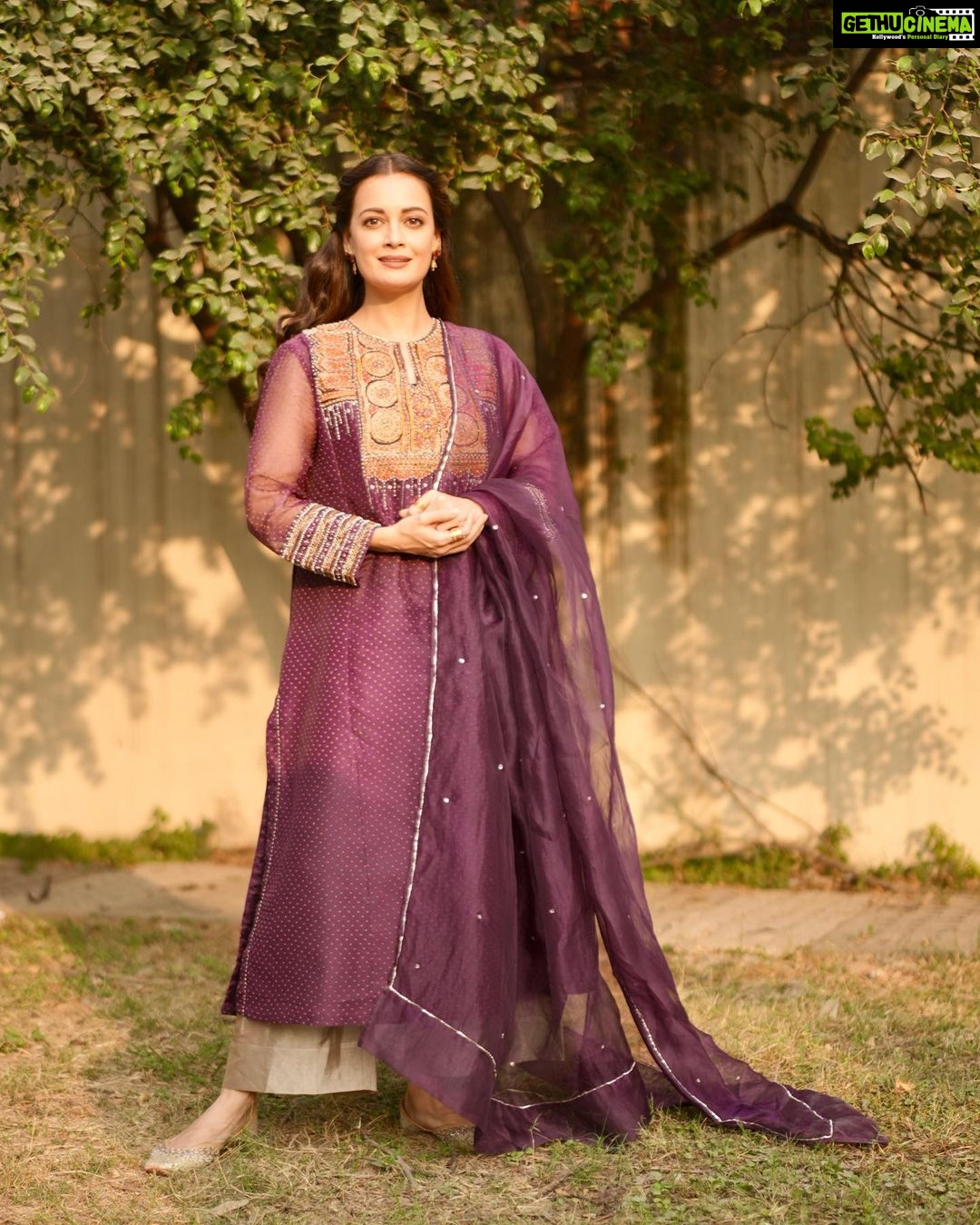 Dia Mirza Instagram - One of the many privileges is the opportunity to share the story of Indian handcraft and textile. For the @jashnerekhtaofficial ‘Rang Baatein’ in Delhi recently i wore this beautiful outfit by @tillabyaratrikdevvarman. ‘THE VINTAGE PROJECT’ uses heirloom embroideries from Kutch and Sindh and repurposes them as one-of-a-kind kurtas and jackets. The yoke of this kurta features Mukka embroidery from Sindh, which is a traditional folk embroidery where gold and silver yarn are plyed and coiled into circular designs that follow a loose geometry. The metallic yarns are couched to the base with red thread and further layered with copper Nakshi and beads. Celebrating our rich legacy of stories, poetry, art and culture that is so nuanced and intricate just like the handwork on this outfit 💜 Styled by @theiatekchandaney Mojris @fizzygoblet Handcrafted jewellery by @shopziddi Hair by @karanrai001 Make Up by @kiran_chhetri92 Managed by @shruti8711 @exceedentertainment Photos by @Sanjib_nex @Happystillz_photography Jashn e Rekhta