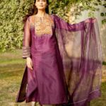 Dia Mirza Instagram - One of the many privileges is the opportunity to share the story of Indian handcraft and textile. For the @jashnerekhtaofficial ‘Rang Baatein’ in Delhi recently i wore this beautiful outfit by @tillabyaratrikdevvarman. ‘THE VINTAGE PROJECT’ uses heirloom embroideries from Kutch and Sindh and repurposes them as one-of-a-kind kurtas and jackets. The yoke of this kurta features Mukka embroidery from Sindh, which is a traditional folk embroidery where gold and silver yarn are plyed and coiled into circular designs that follow a loose geometry. The metallic yarns are couched to the base with red thread and further layered with copper Nakshi and beads. Celebrating our rich legacy of stories, poetry, art and culture that is so nuanced and intricate just like the handwork on this outfit 💜 Styled by @theiatekchandaney Mojris @fizzygoblet Handcrafted jewellery by @shopziddi Hair by @karanrai001 Make Up by @kiran_chhetri92 Managed by @shruti8711 @exceedentertainment Photos by @Sanjib_nex @Happystillz_photography Jashn e Rekhta