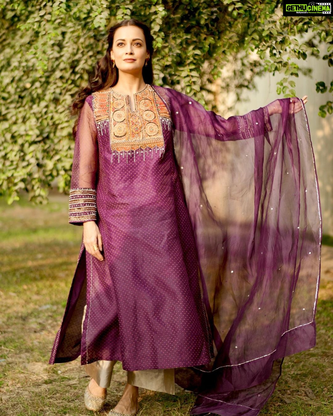 Dia Mirza Instagram - One of the many privileges is the opportunity to share the story of Indian handcraft and textile. For the @jashnerekhtaofficial ‘Rang Baatein’ in Delhi recently i wore this beautiful outfit by @tillabyaratrikdevvarman. ‘THE VINTAGE PROJECT’ uses heirloom embroideries from Kutch and Sindh and repurposes them as one-of-a-kind kurtas and jackets. The yoke of this kurta features Mukka embroidery from Sindh, which is a traditional folk embroidery where gold and silver yarn are plyed and coiled into circular designs that follow a loose geometry. The metallic yarns are couched to the base with red thread and further layered with copper Nakshi and beads. Celebrating our rich legacy of stories, poetry, art and culture that is so nuanced and intricate just like the handwork on this outfit 💜 Styled by @theiatekchandaney Mojris @fizzygoblet Handcrafted jewellery by @shopziddi Hair by @karanrai001 Make Up by @kiran_chhetri92 Managed by @shruti8711 @exceedentertainment Photos by @Sanjib_nex @Happystillz_photography Jashn e Rekhta