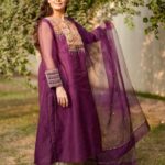 Dia Mirza Instagram - One of the many privileges is the opportunity to share the story of Indian handcraft and textile. For the @jashnerekhtaofficial ‘Rang Baatein’ in Delhi recently i wore this beautiful outfit by @tillabyaratrikdevvarman. ‘THE VINTAGE PROJECT’ uses heirloom embroideries from Kutch and Sindh and repurposes them as one-of-a-kind kurtas and jackets. The yoke of this kurta features Mukka embroidery from Sindh, which is a traditional folk embroidery where gold and silver yarn are plyed and coiled into circular designs that follow a loose geometry. The metallic yarns are couched to the base with red thread and further layered with copper Nakshi and beads. Celebrating our rich legacy of stories, poetry, art and culture that is so nuanced and intricate just like the handwork on this outfit 💜 Styled by @theiatekchandaney Mojris @fizzygoblet Handcrafted jewellery by @shopziddi Hair by @karanrai001 Make Up by @kiran_chhetri92 Managed by @shruti8711 @exceedentertainment Photos by @Sanjib_nex @Happystillz_photography Jashn e Rekhta