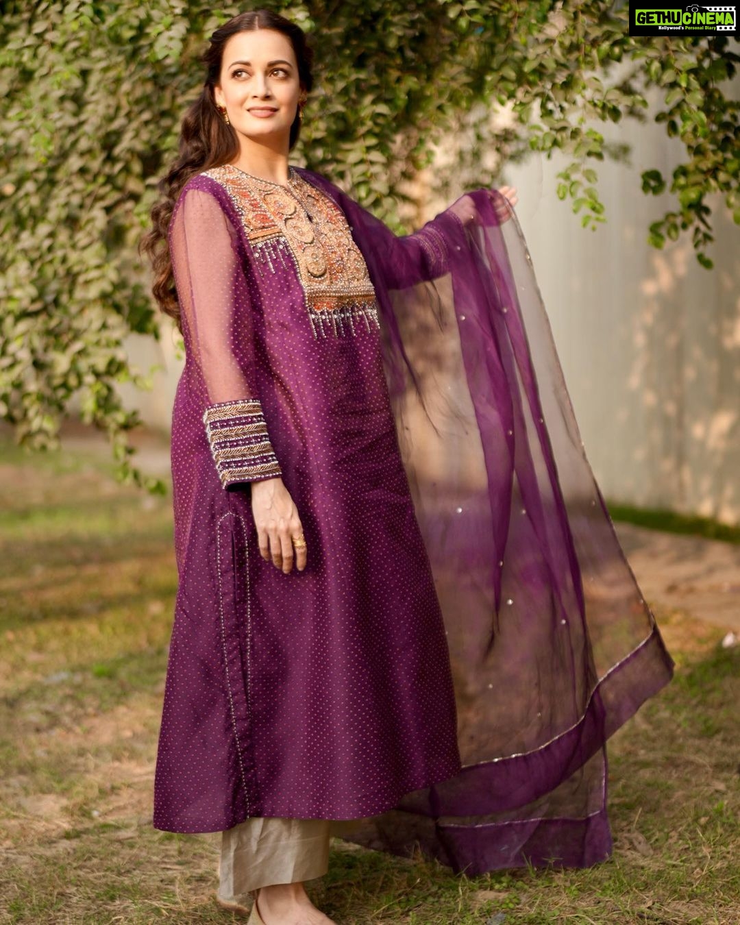 Dia Mirza Instagram - One of the many privileges is the opportunity to share the story of Indian handcraft and textile. For the @jashnerekhtaofficial ‘Rang Baatein’ in Delhi recently i wore this beautiful outfit by @tillabyaratrikdevvarman. ‘THE VINTAGE PROJECT’ uses heirloom embroideries from Kutch and Sindh and repurposes them as one-of-a-kind kurtas and jackets. The yoke of this kurta features Mukka embroidery from Sindh, which is a traditional folk embroidery where gold and silver yarn are plyed and coiled into circular designs that follow a loose geometry. The metallic yarns are couched to the base with red thread and further layered with copper Nakshi and beads. Celebrating our rich legacy of stories, poetry, art and culture that is so nuanced and intricate just like the handwork on this outfit 💜 Styled by @theiatekchandaney Mojris @fizzygoblet Handcrafted jewellery by @shopziddi Hair by @karanrai001 Make Up by @kiran_chhetri92 Managed by @shruti8711 @exceedentertainment Photos by @Sanjib_nex @Happystillz_photography Jashn e Rekhta