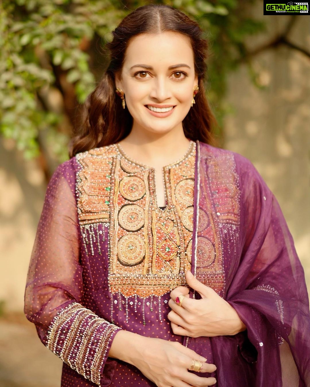 Dia Mirza Instagram - One of the many privileges is the opportunity to share the story of Indian handcraft and textile. For the @jashnerekhtaofficial ‘Rang Baatein’ in Delhi recently i wore this beautiful outfit by @tillabyaratrikdevvarman. ‘THE VINTAGE PROJECT’ uses heirloom embroideries from Kutch and Sindh and repurposes them as one-of-a-kind kurtas and jackets. The yoke of this kurta features Mukka embroidery from Sindh, which is a traditional folk embroidery where gold and silver yarn are plyed and coiled into circular designs that follow a loose geometry. The metallic yarns are couched to the base with red thread and further layered with copper Nakshi and beads. Celebrating our rich legacy of stories, poetry, art and culture that is so nuanced and intricate just like the handwork on this outfit 💜 Styled by @theiatekchandaney Mojris @fizzygoblet Handcrafted jewellery by @shopziddi Hair by @karanrai001 Make Up by @kiran_chhetri92 Managed by @shruti8711 @exceedentertainment Photos by @Sanjib_nex @Happystillz_photography Jashn e Rekhta