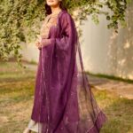 Dia Mirza Instagram - One of the many privileges is the opportunity to share the story of Indian handcraft and textile. For the @jashnerekhtaofficial ‘Rang Baatein’ in Delhi recently i wore this beautiful outfit by @tillabyaratrikdevvarman. ‘THE VINTAGE PROJECT’ uses heirloom embroideries from Kutch and Sindh and repurposes them as one-of-a-kind kurtas and jackets. The yoke of this kurta features Mukka embroidery from Sindh, which is a traditional folk embroidery where gold and silver yarn are plyed and coiled into circular designs that follow a loose geometry. The metallic yarns are couched to the base with red thread and further layered with copper Nakshi and beads. Celebrating our rich legacy of stories, poetry, art and culture that is so nuanced and intricate just like the handwork on this outfit 💜 Styled by @theiatekchandaney Mojris @fizzygoblet Handcrafted jewellery by @shopziddi Hair by @karanrai001 Make Up by @kiran_chhetri92 Managed by @shruti8711 @exceedentertainment Photos by @Sanjib_nex @Happystillz_photography Jashn e Rekhta
