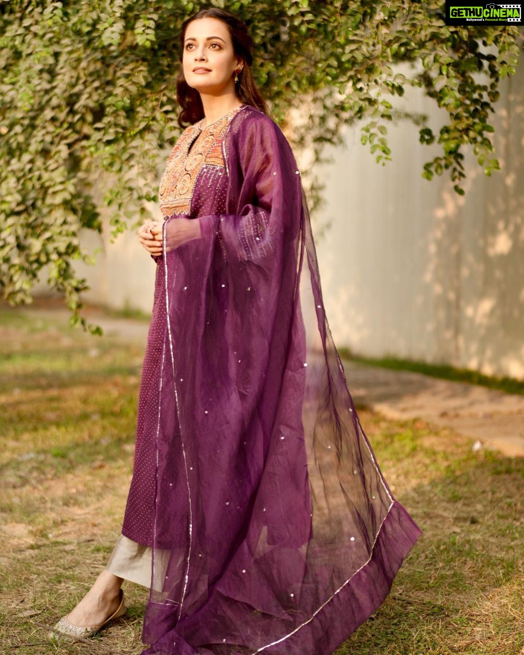 Dia Mirza Instagram - One of the many privileges is the opportunity to share the story of Indian handcraft and textile. For the @jashnerekhtaofficial ‘Rang Baatein’ in Delhi recently i wore this beautiful outfit by @tillabyaratrikdevvarman. ‘THE VINTAGE PROJECT’ uses heirloom embroideries from Kutch and Sindh and repurposes them as one-of-a-kind kurtas and jackets. The yoke of this kurta features Mukka embroidery from Sindh, which is a traditional folk embroidery where gold and silver yarn are plyed and coiled into circular designs that follow a loose geometry. The metallic yarns are couched to the base with red thread and further layered with copper Nakshi and beads. Celebrating our rich legacy of stories, poetry, art and culture that is so nuanced and intricate just like the handwork on this outfit 💜 Styled by @theiatekchandaney Mojris @fizzygoblet Handcrafted jewellery by @shopziddi Hair by @karanrai001 Make Up by @kiran_chhetri92 Managed by @shruti8711 @exceedentertainment Photos by @Sanjib_nex @Happystillz_photography Jashn e Rekhta