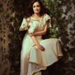 Dia Mirza Instagram - When I was 24 years old, if you told me I’d be doing the best work at 40, I would not have believed you. I spent a lot of my ’20s believing that opportunities would cease to exist for me once I cross the age of 33 or 34. And here I am, doing my best work and getting to be my true self. Never stop believing in yourself. Never stop growing 🙌🏼 Thank you @feminaindia for a wonderful conversation and an absolutely beautiful day at work 💚🌱🌏 The link to the interview is in my bio 👆🏼 Outfit by @vaishalisstudio Editor: Ambika Muttoo- @missmuttoo0 Art Direction: Bendi Vishan- @bendivishan Words: Ashwini Arun Kumar @ash_arunkumar Videographer: Vaibhav Nadgaonkar- @vinbhav30 Photographer: Sumit Ghag- @sumit_ghag Fashion Editor: Krishna Mukhi- @krishnahasleft HMU Artist: Shraddha Mishra- @shraddhamishra8 Mumbai, Maharashtra