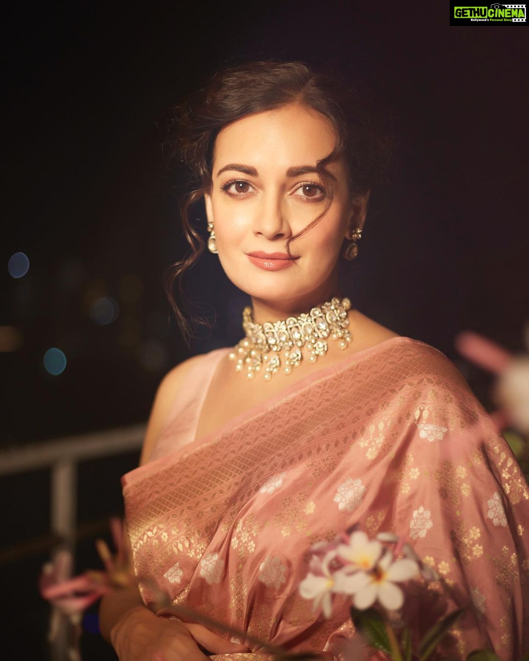 Dia Mirza Instagram - Awards night in my dearest @anitadongre saree and jewellery πππ» #ScreenXAwards #BestActorShortFilm #Gray Congratulations team @yuvaaoriginals @weareyuvaa @tanejamainhoon @sakshirg @puneetruparel @amazonminitv @shreyadhan13 @_slowcheeta_ ππΌπβ¨π― HMU @shraddhamishra8 Styled by @theiatekchandaney Photos by @shivamguptaphotography India