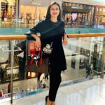 Divyanka Tripathi Instagram - Doing what they say girls do the best & I practically struggle with- Shopping! 🫣 #NotSoShopaholic @ekdhaaga.ed @stylebysugandhasood @styleitupwithmicheala