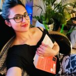 Divyanka Tripathi Instagram – Now they say you don’t like selfies any more. Don’t you? I still find them the most convenient and quickest way to show you the real me!

#SelfieGirl