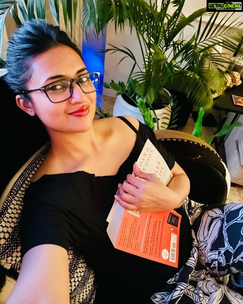 Divyanka Tripathi Instagram - Now they say you don't like selfies any more. Don't you? I still find them the most convenient and quickest way to show you the real me! #SelfieGirl