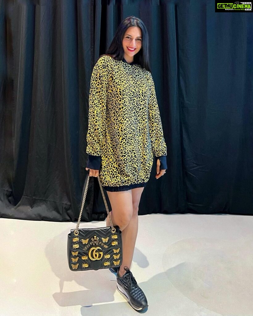 Divyanka Tripathi Instagram - If you were going to watch The Lion King...would you dress up in animal print & carry your bugs special bag too? 😁 #DressedForTheOccasion Outfit by:@idgafthebrand Styled by:@stylebysugandhasood Assisted by:@styleitupwithmicheala @tanyamishrra