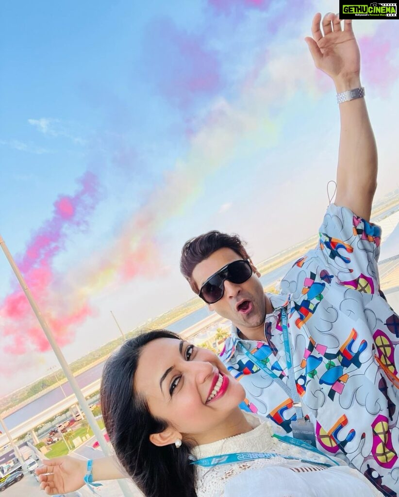 Divyanka Tripathi Instagram - Colourful Qualifications day. Saturday well spent at F1 #GrandPrix2022 @ymcofficial @visitabudhabi #AbuDhabiGP #Yasalam2022 #FindYourPace #InAbuDhabi #PaddockClub F1 Abu Dhabi Grand Prix, Yas Marina