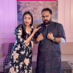 Divyanka Tripathi Instagram - You can never hide secrets from them. Tag your Chaalak dost! 😂 Ft. @divyankatripathidahiya @thestorytellerindia . . . #divyankatripathi #divyankatripathidahiya #tellywood #serialactress #hindiserial #yehhaimohabbatein #vivekdahiya #trendingreels #reelsinstagram #chalak #hauterrfly