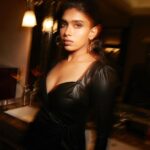Dushara Vijayan Instagram – So deeply honoured to have received the OTTplay Awards 2022 as the Emerging OTT star female for SARPATTA PARAMBARAI ✨
.
.
.
Shot by : @shivamguptaphotography 
Makeup Artist : @makeupbyanighajain 
Hairstylist : @hairbyradhika 
Accessories : @renasci.in