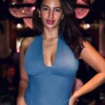 Elena Roxana Maria Fernandes Instagram - Strike a pose! ❤️ . . . @themainemayfair @abarchman8 👗 @herveleger #strike #pose #night #events #hotpose #themainemayfair #blue #shine #show #dress #outfit #ootd #outfitoftheday #shoes #glam #glow #love #face #body #bodypositivity #pretty #prettywoman #slay #pose The MAINE Mayfair