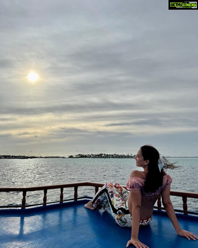 Actress Elena Roxana Maria Fernandes HD Instagram Photos and Wallpapers ...