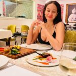 Elena Roxana Maria Fernandes Instagram - Truly a delight serving the gorgeous @elenarmf ❤️ Thank you for choosing us to be a part of your memorable visit to @dubai #foodreels #reelkarofeelkaro #reelitfeelit #reelsinstagram #foodporn #mydubai #lovindubai #dubailife #punjabgrill #punjabgrillmoments #indianfood #bestdubairestaurants #finedining Anantara Downtown Dubai Hotel