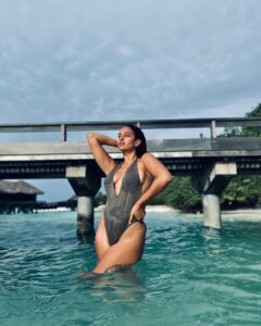 Elena Roxana Maria Fernandes Instagram - Always a poser! ❤️
.
.
.
👙 @aerin_swim 
@sheratonmaldives 

#always #poser #sun #sheratonmaldives #summervibes #summer #swim #swimsuit #leisure #travel #traveldiaries #shoot #maldives #visitmaldives #hotbod #hotness #slay #sexy #bodypositivity #natural #body #skin #island #heat #sea #ootd #outfitoftheday