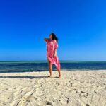 Elena Roxana Maria Fernandes Instagram – Paradise! 
.
.
.
.

#paradise #heaven #sun #sunkissed #blue #pose #glam #glow #summervibes #summer #leisure #travel #traveldiaries #shoot #hotbod #hotness #slay #sexy #bodypositivity #body #ootd #pool #hotbody #travelkenya #outfitoftheday