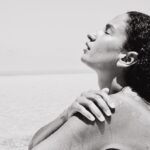 Elena Roxana Maria Fernandes Instagram - When it’s all black and white! . . . Photographer: @mohmd_xan . . #bw #blackandwhite #sun #sea #sand #shoot #shootdiaries #pose #beauty #beautiful #love #pretty #glam #glow #body #positivity #curves #travel #traveldiaries #ootd