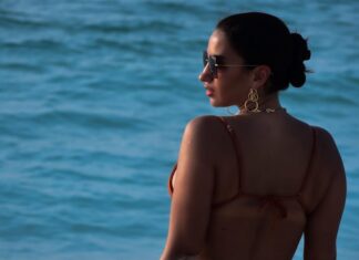 Elena Roxana Maria Fernandes Instagram - Don’t look back unless it’s a good view 😉 . . @algcapture @kaleoscollection @goodsagency . . . #beach #back #view #look #sun #swim #sea #hotbod #outfit #shoot #bikini #swimwear #shootdiaries #pose #beauty #beautiful #love #pretty #glam #glow #body #bodypositivity #bodypositivity #hot #curves #hotness #travel #traveldiaries #outfitoftheday #ootd