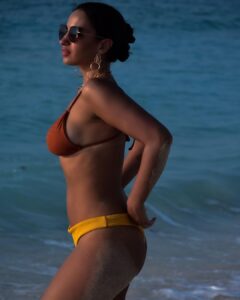 Elena Roxana Maria Fernandes Instagram - The ocean breeze puts my mind to ease!
.
.
.
@algcapture 
@kaleoscollection 
@goodsagency 
.
.
.
#beach #breeze #mind #ease #sun #swim #sea #hotbod #outfit #shoot #bikini #swimwear #shootdiaries #pose #beauty #beautiful #love #pretty #glam #glow #body #bodypositivity #bodypositivity #hot #curves #hotness #travel #traveldiaries #outfitoftheday #ootd