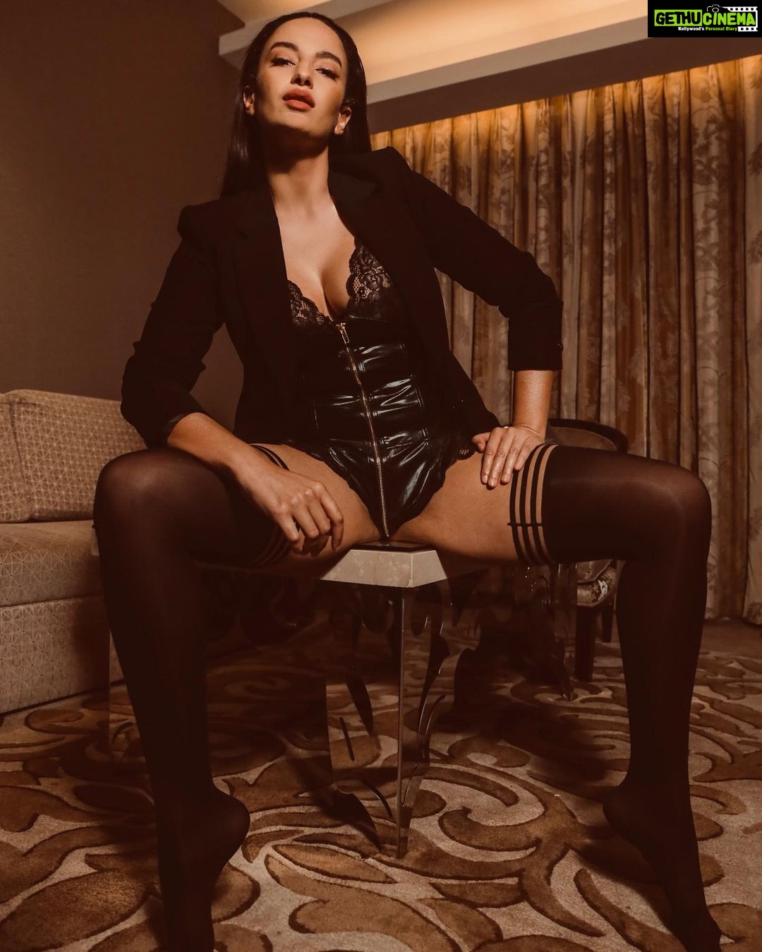 Elena Roxana Maria Fernandes Instagram - Chin up princess or the crown slips! . . HMUA: @beautynwhimzz Photographer: @pygupta Outfit: @rajanvermastyles . . #chinup #princess #crown #hot #pose #shoot #shootdiaries #body #personality #beauty #glam #glow #hotbod #bodypositivity #pretty #travel #travelandslay #face #fashion #style