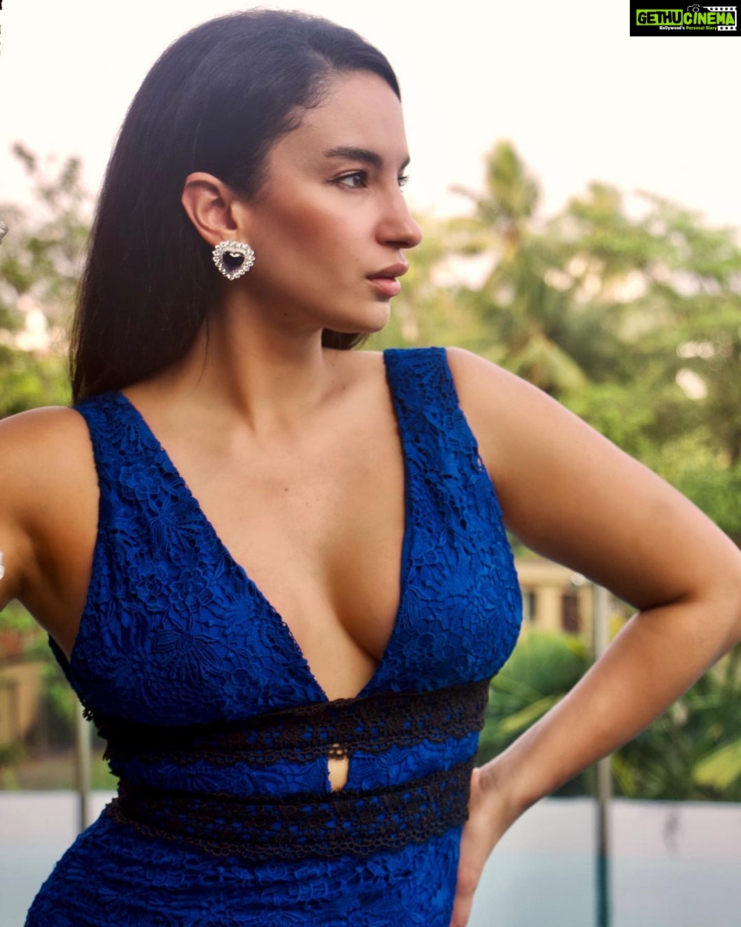 Elena Roxana Maria Fernandes Instagram - It’s a blue-tiful day! 💙 . . . Photographer: @umeshjivnani Jewellery: @umeshjivnani . . #bluetiful #day #blue #woman #ootd #shoot #shootdiaries #pose #beauty #beautiful #love #pretty #glam #glow #sexy #body #bodypositivity #hot #curves #hotbod #travel #traveldiaries #outfit