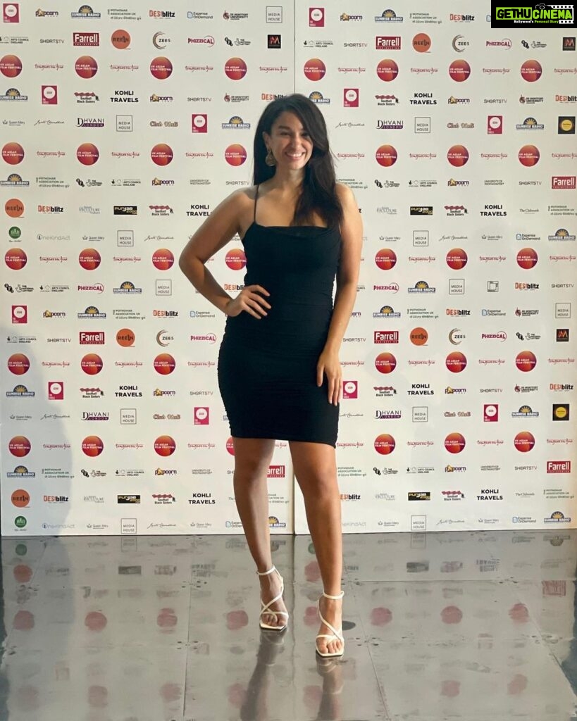 Actress Elena Roxana Maria Fernandes HD Instagram Photos and Wallpapers ...