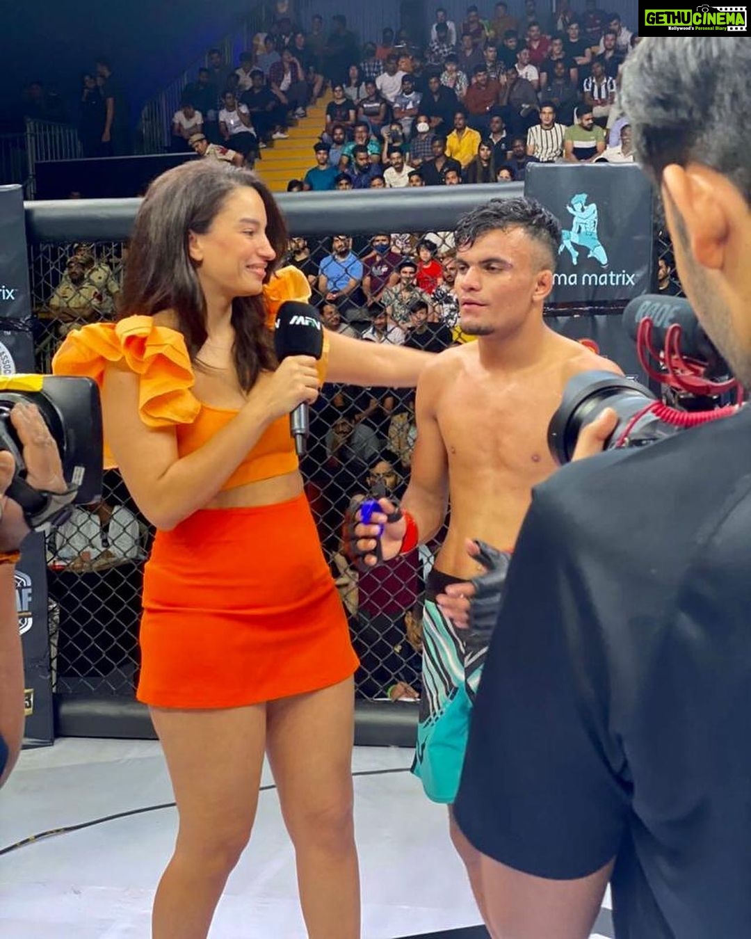 Elena Roxana Maria Fernandes Instagram - It was such a pleasure co-hosting @mfn_mma with the incredibly talented @salilacharya Thank you everyone for making me feel so welcome. Thank you to the whole #MatrixFightNight team @ayeshashroff, @kishushroff, @tigerjackieshroff, @alanfenandes for having me. Many congratulations to the winner @abdulazimbadakhshiofficial and all the participants. Can’t wait for #MFN9! Pic credit my fabulous co host @salilacharya Remainder taken by the fab @jarrodkylepereira . . . #mfn #matrix #fight #fightnight #cohost #event #mma #mfn8 #glam #glow #show #travel
