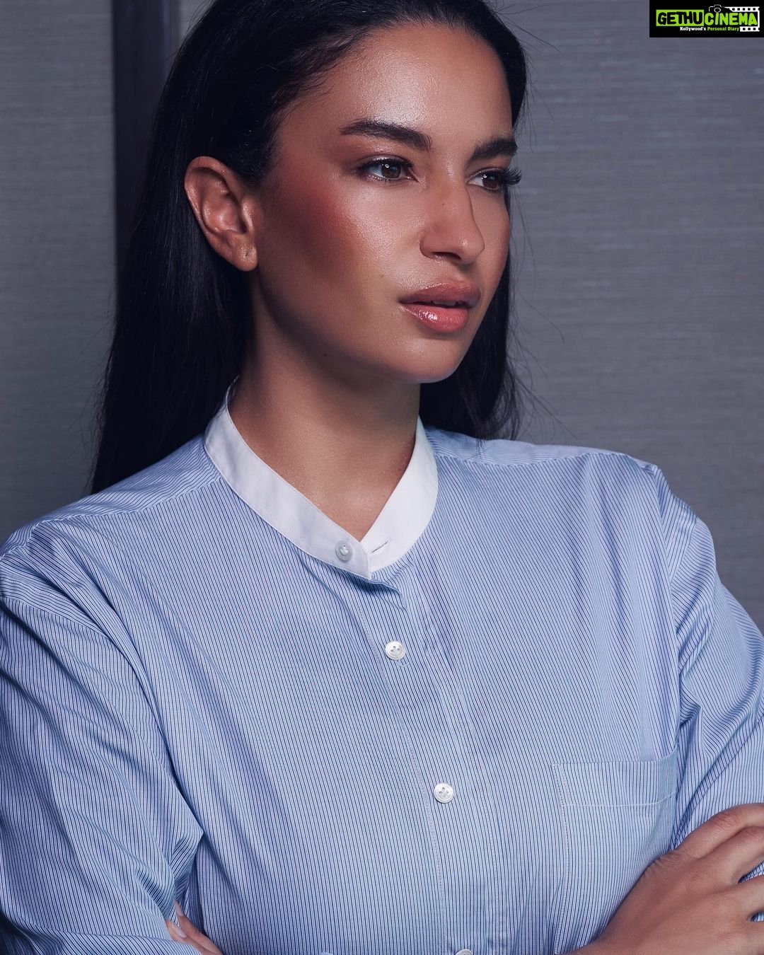 Actress Elena Roxana Maria Fernandes HD Instagram Photos and Wallpapers ...