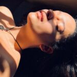 Elena Roxana Maria Fernandes Instagram - I got a pocketful of sunshine kisses. . . . Necklace: @reeverso2020 . #sunkissed #sunshine #sun #dogtags #accessories #necklace #pocketful #shine #happy #shoot #post #beauty #skin #positivevibes #glam #glow #beauty #beautiful #pretty #slay