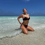 Elena Roxana Maria Fernandes Instagram - Just breathe. . . . 📸 @titanofthesea 👙 @gossarduk @tracepublicity 💍 Umesh Jivnani #UmeshJivnani Location: @kinanhotels #breathe #justbreathe #blue #maldives #sea #sky #summervibes #summer #swim #beach #travel #traveldiaries #shoot #maldivestravel #kinanhotels #hotbod #hotness #slay #bodypositivity #natural #body #skin #beachbody #pose #dress #ootd #outfitoftheday Maldives